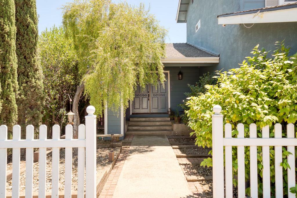 1937 Sugar Pine Dr, Oakdale, CA 95361