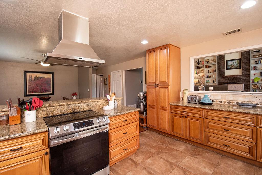 1937 Sugar Pine Dr, Oakdale, CA 95361