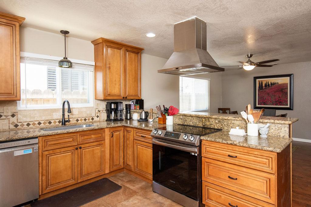 1937 Sugar Pine Dr, Oakdale, CA 95361