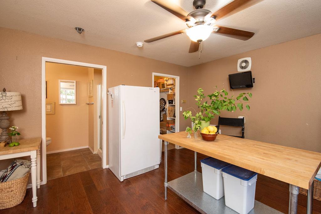1937 Sugar Pine Dr, Oakdale, CA 95361