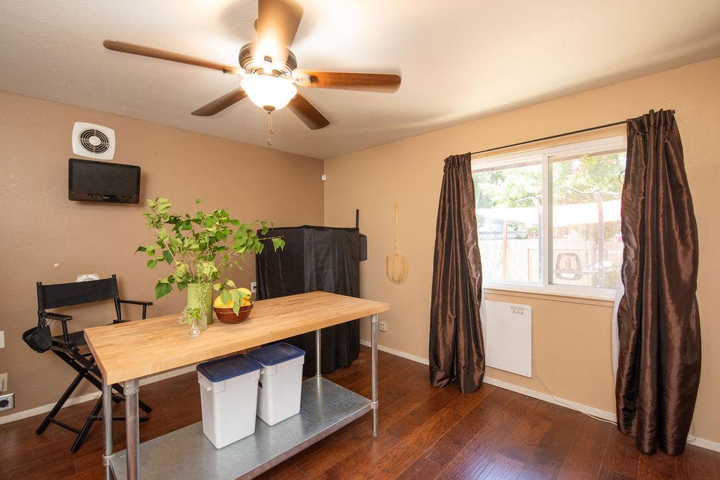 1937 Sugar Pine Dr, Oakdale, CA 95361