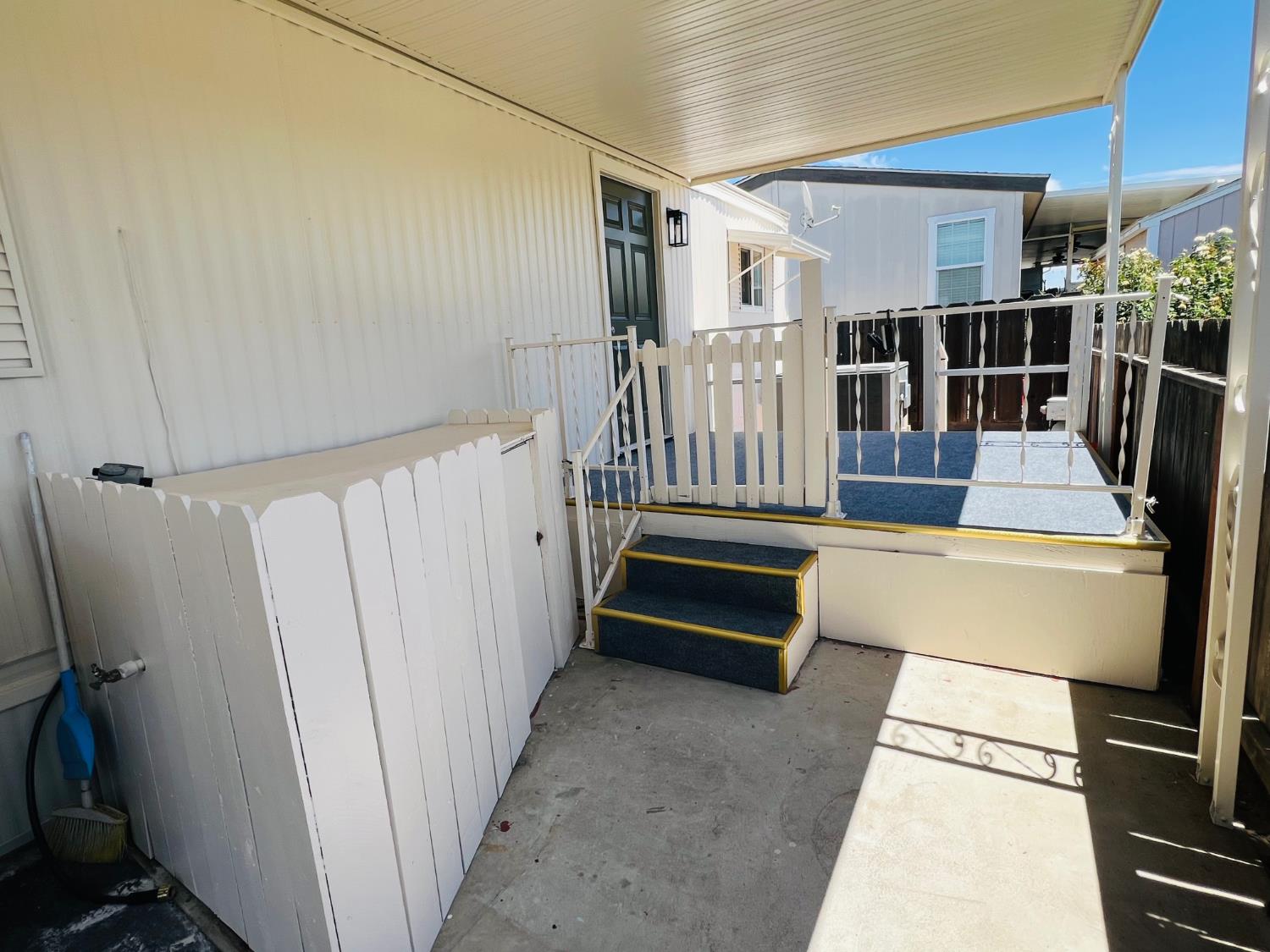2505 Jackson #109, Escalon, CA 95320