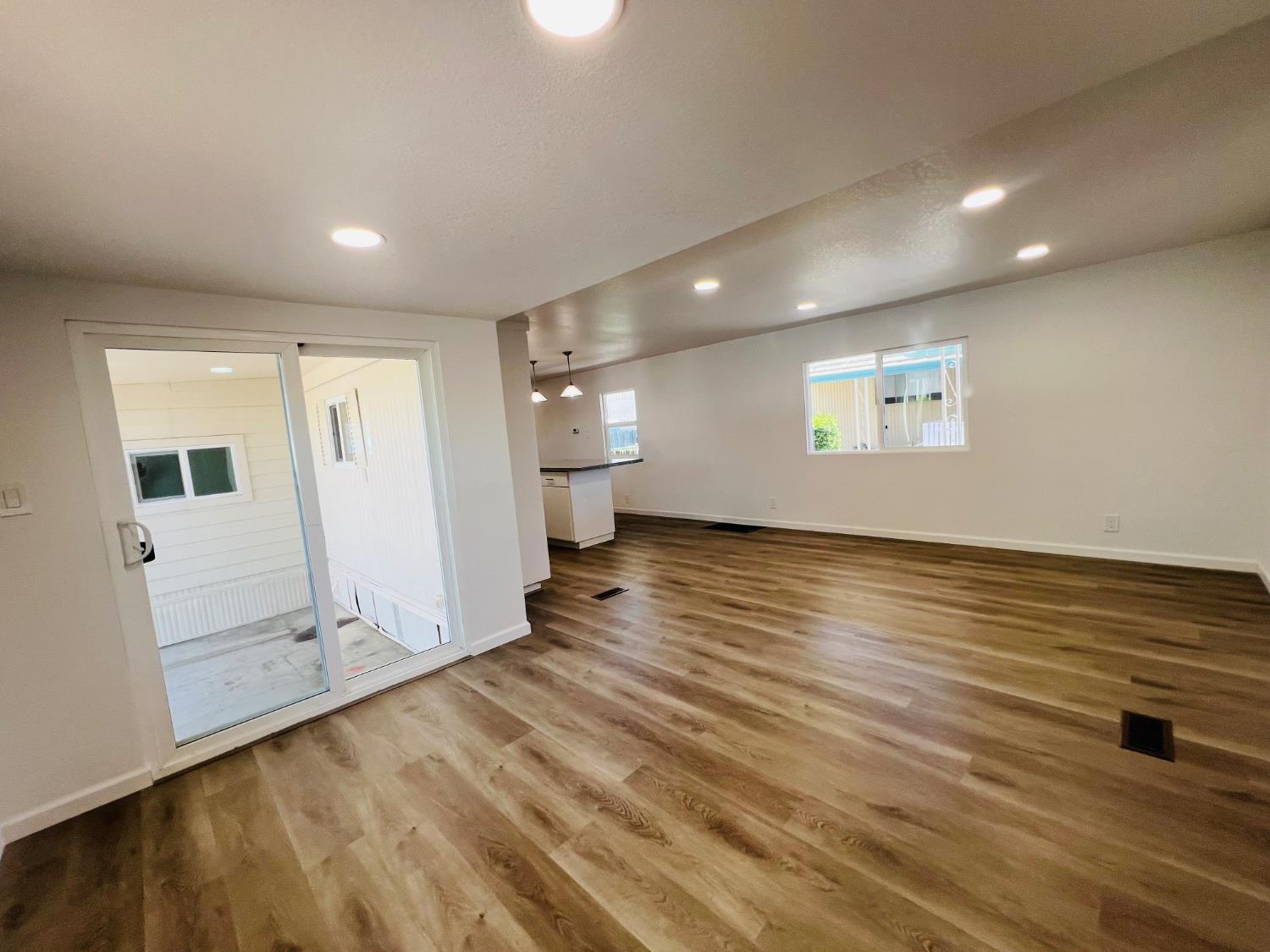 2505 Jackson #109, Escalon, CA 95320