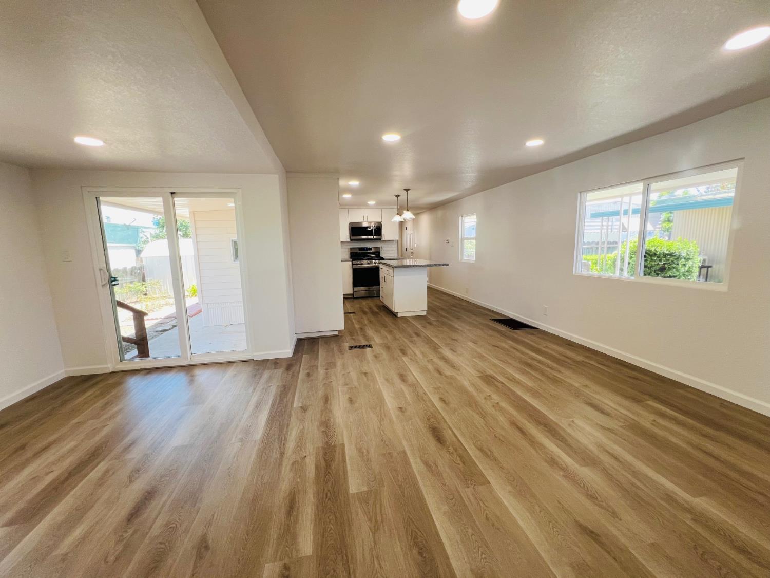 2505 Jackson #109, Escalon, CA 95320