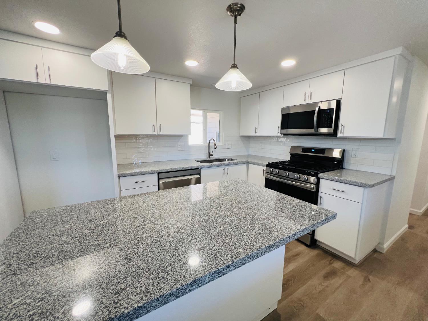 2505 Jackson #109, Escalon, CA 95320