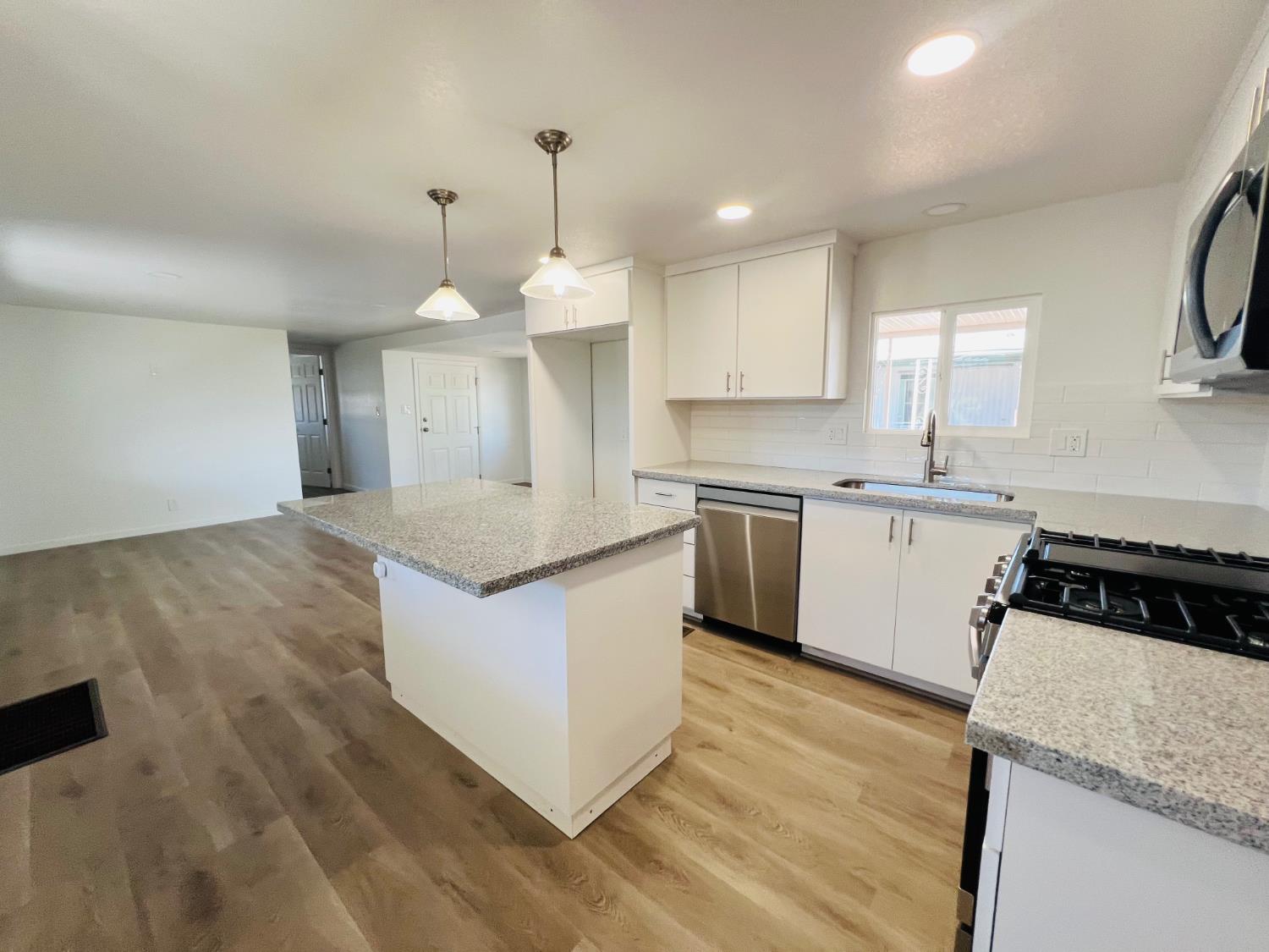 2505 Jackson #109, Escalon, CA 95320