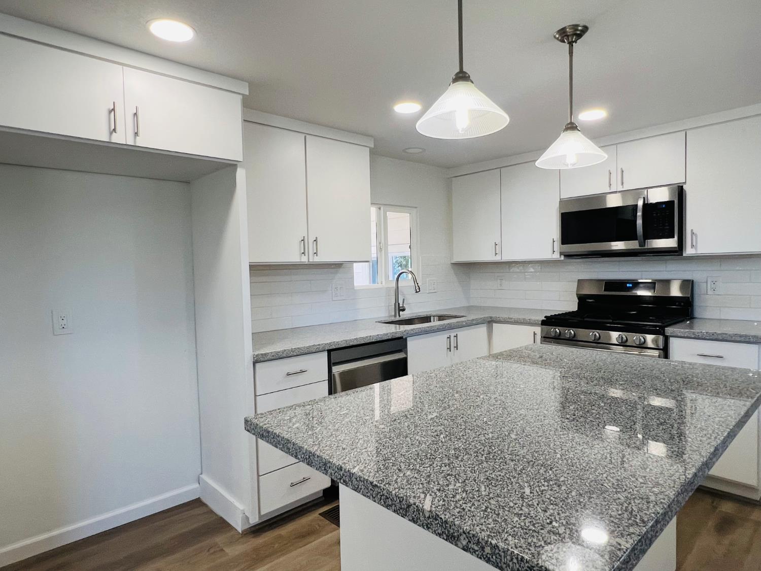 2505 Jackson #109, Escalon, CA 95320
