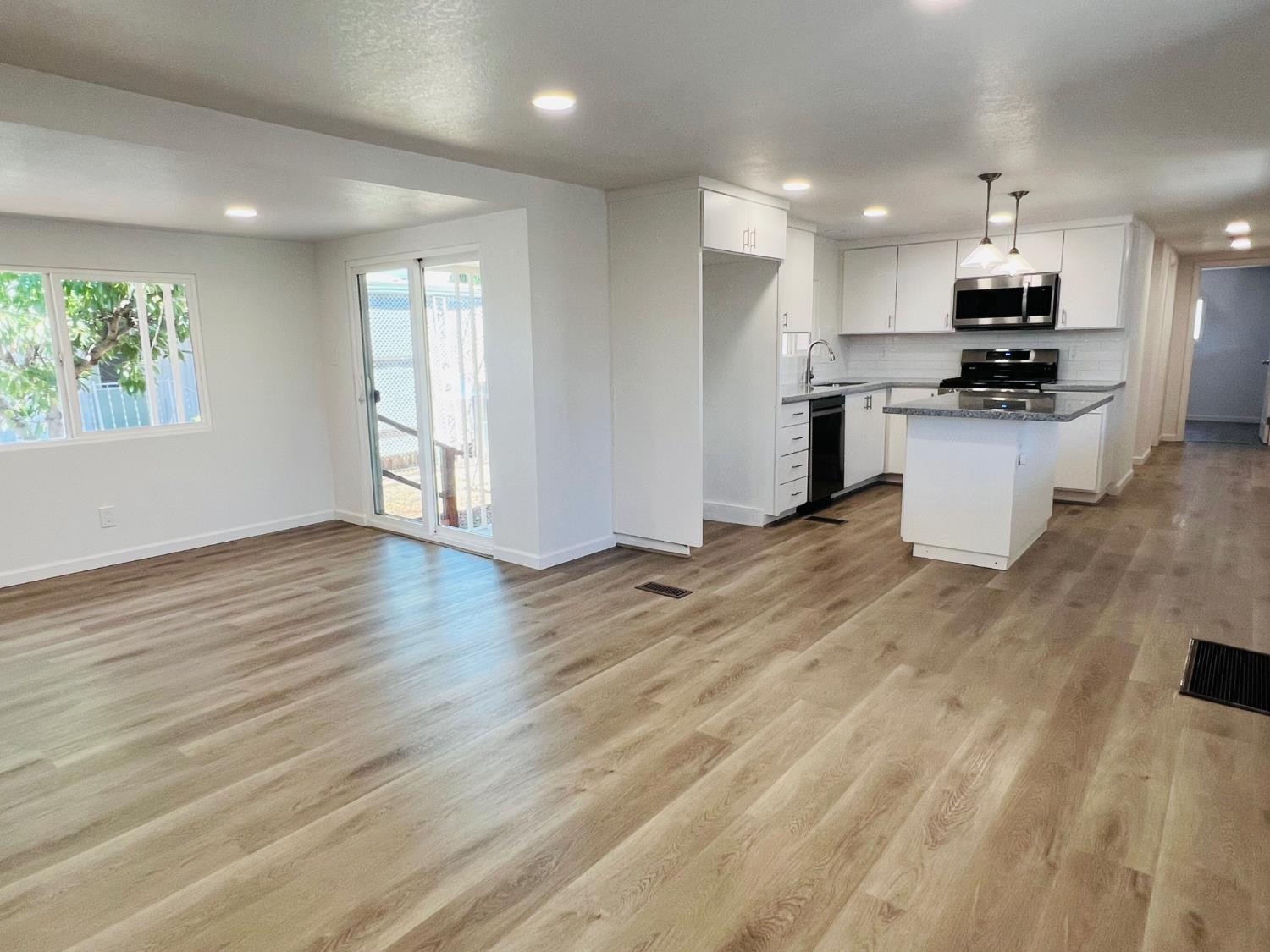 2505 Jackson #109, Escalon, CA 95320