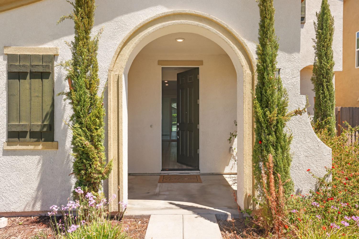 1457 W Woodward Ave, Manteca, CA 95337