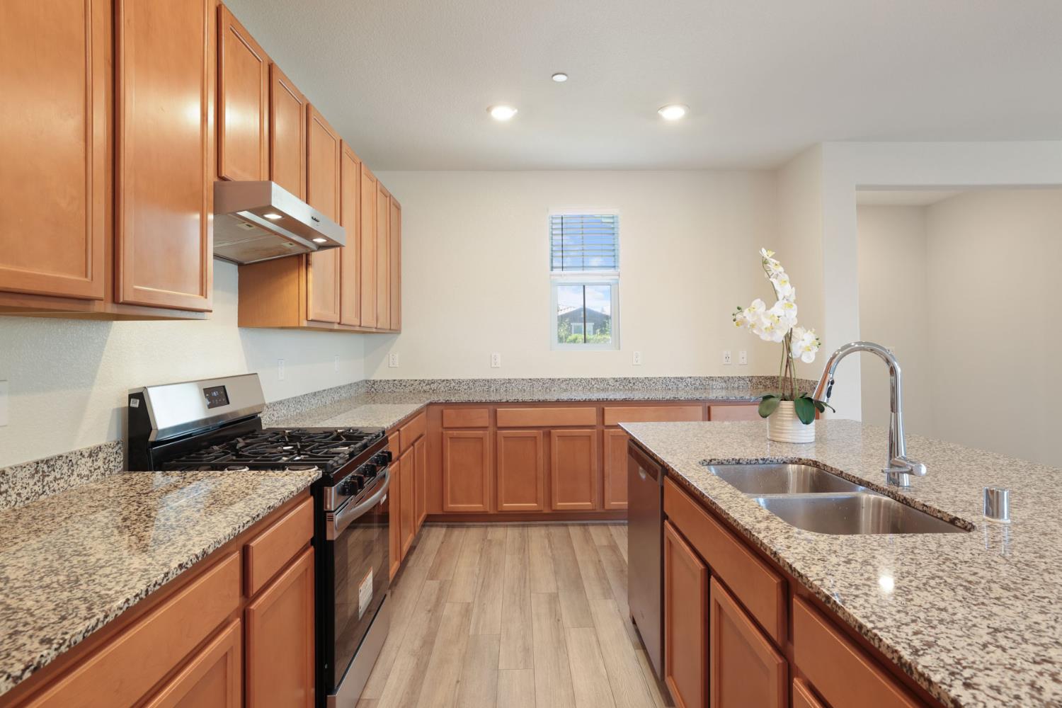 1457 W Woodward Ave, Manteca, CA 95337