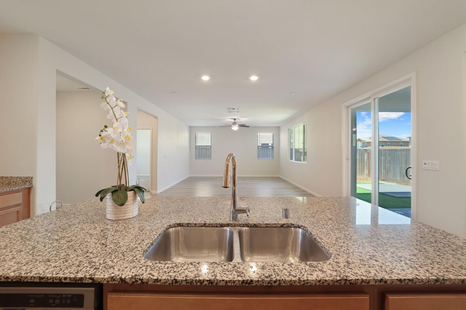 1457 W Woodward Ave, Manteca, CA 95337