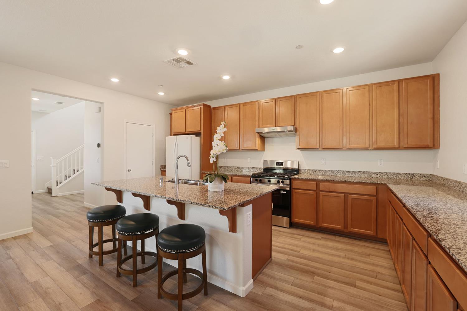 1457 W Woodward Ave, Manteca, CA 95337