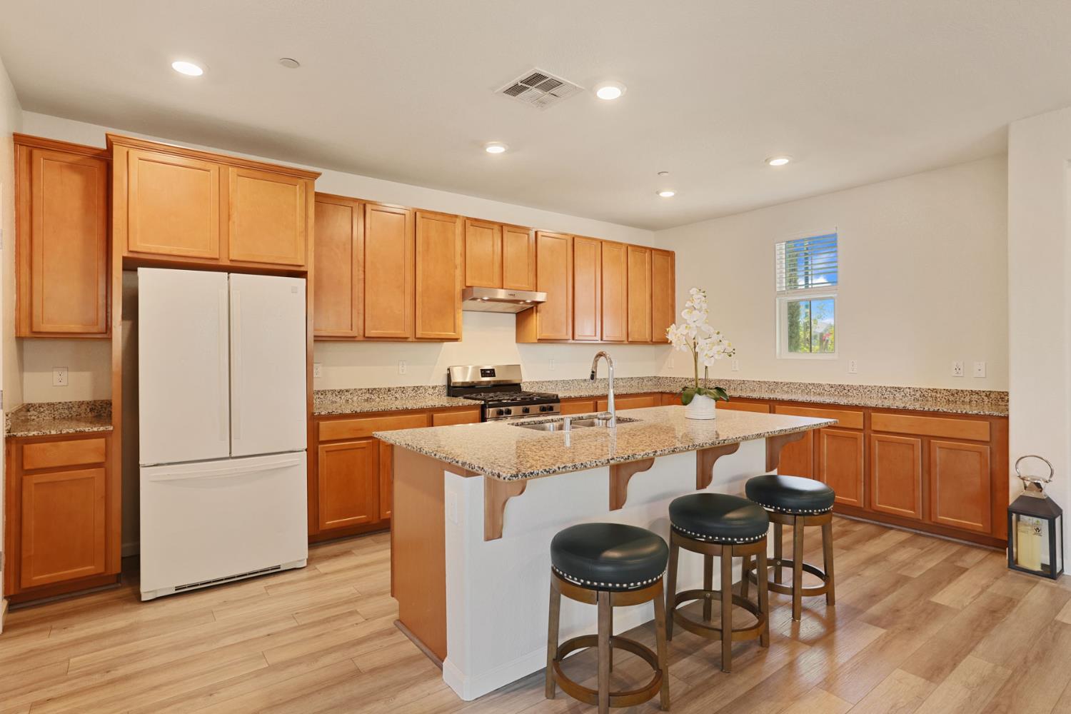 1457 W Woodward Ave, Manteca, CA 95337