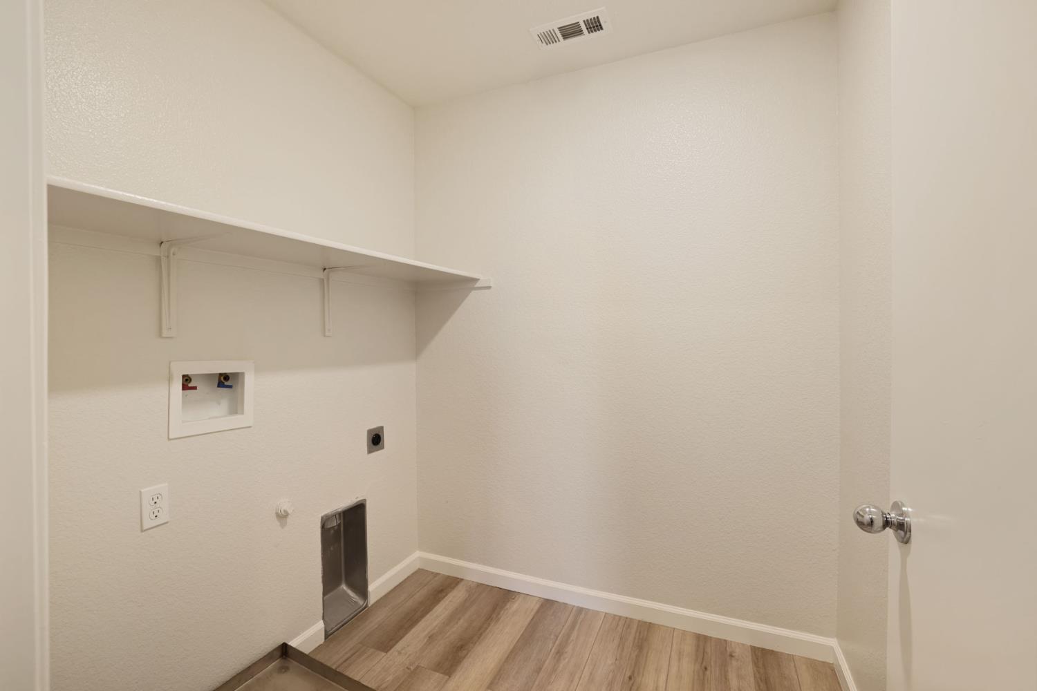 1457 W Woodward Ave, Manteca, CA 95337