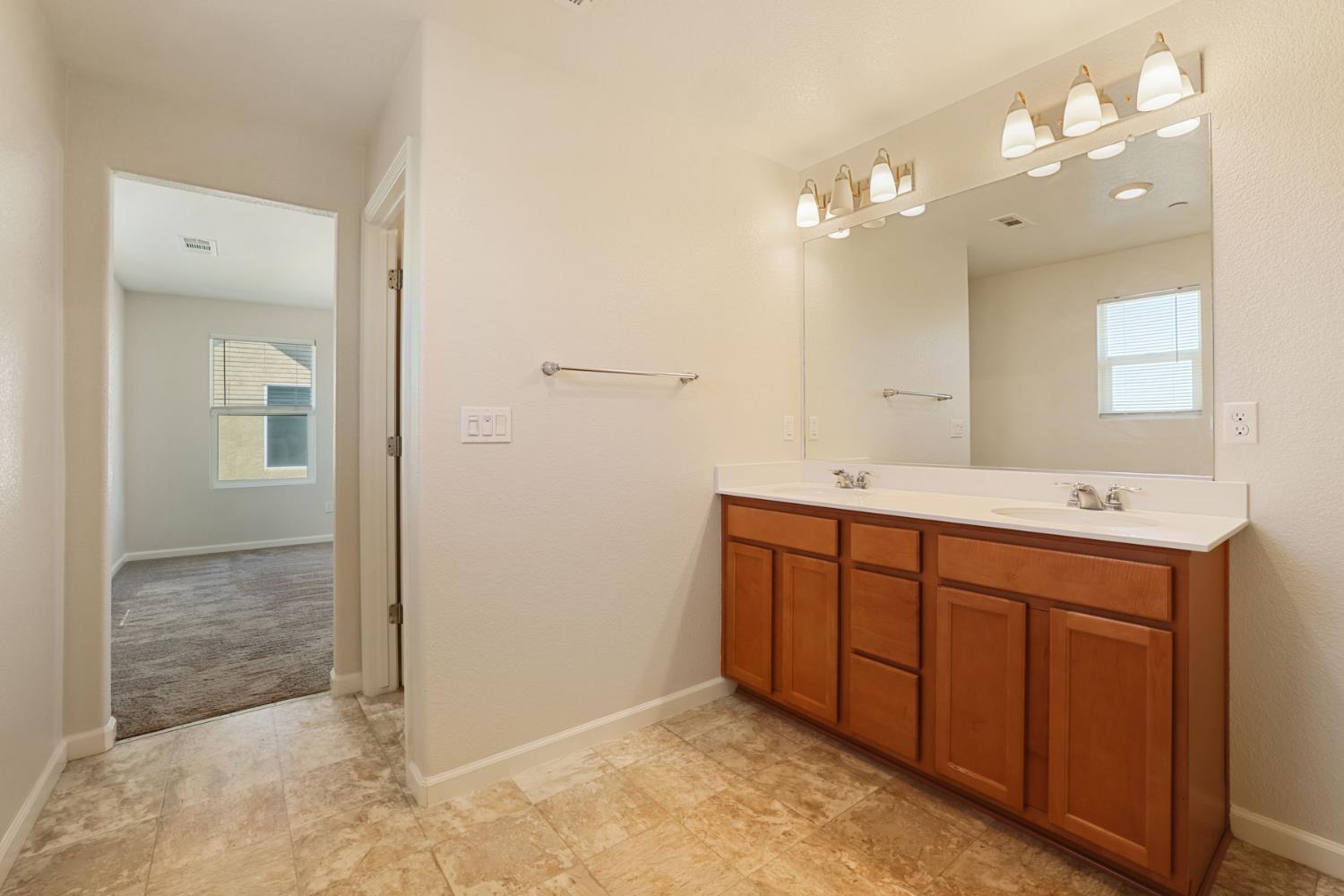 1457 W Woodward Ave, Manteca, CA 95337