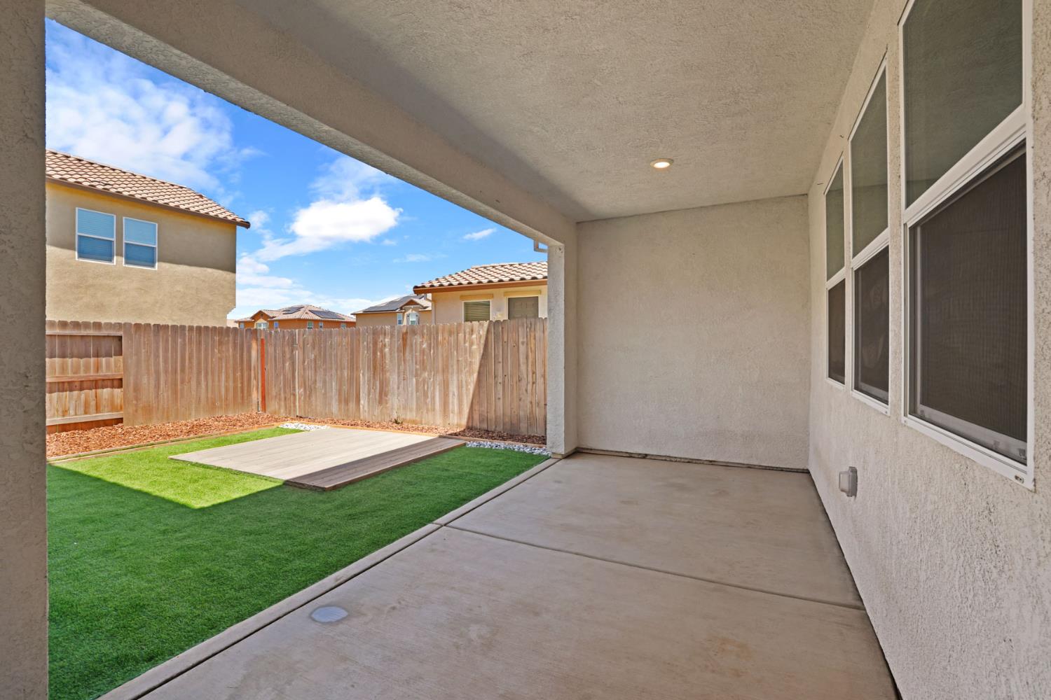 1457 W Woodward Ave, Manteca, CA 95337