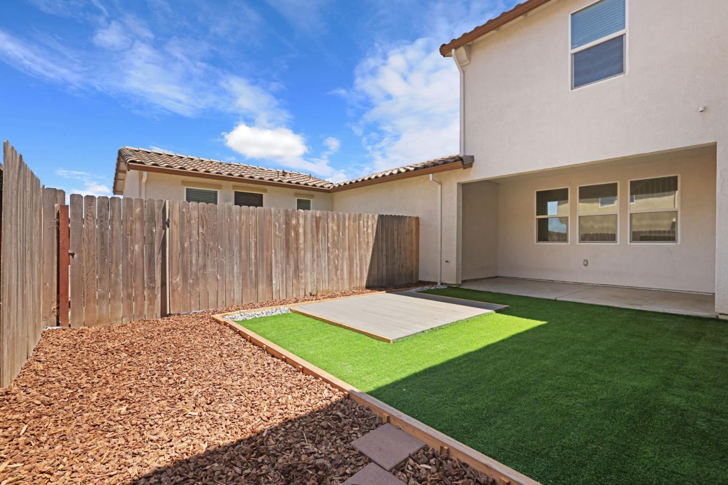 1457 W Woodward Ave, Manteca, CA 95337