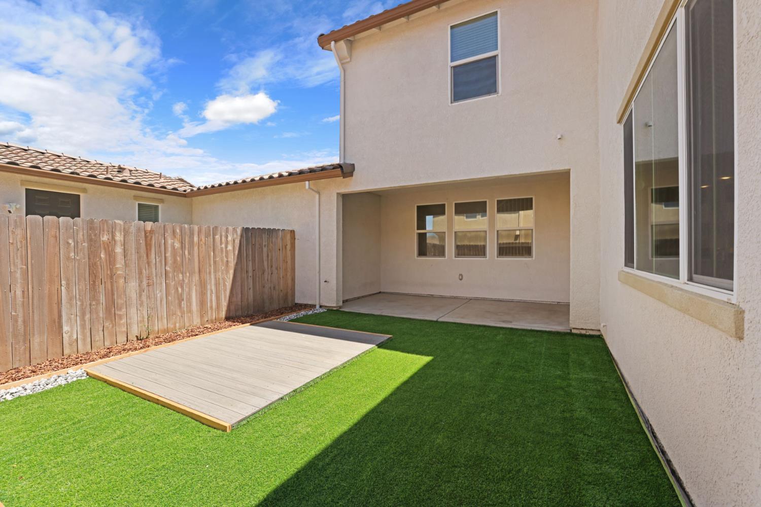 1457 W Woodward Ave, Manteca, CA 95337