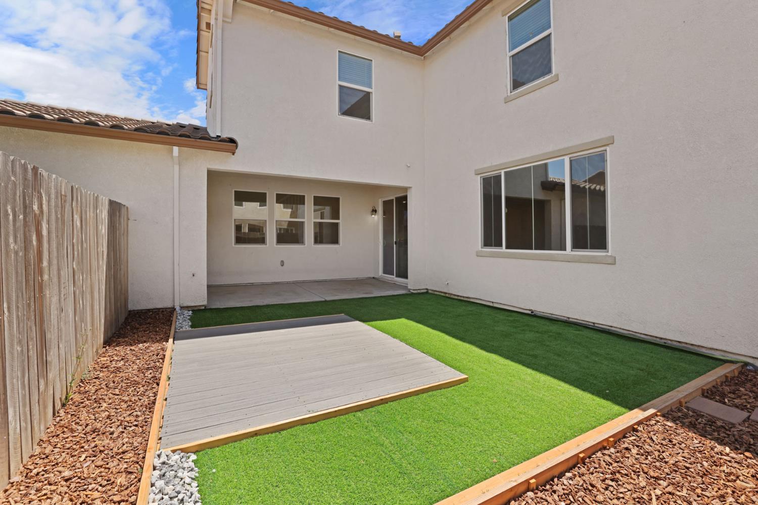 1457 W Woodward Ave, Manteca, CA 95337