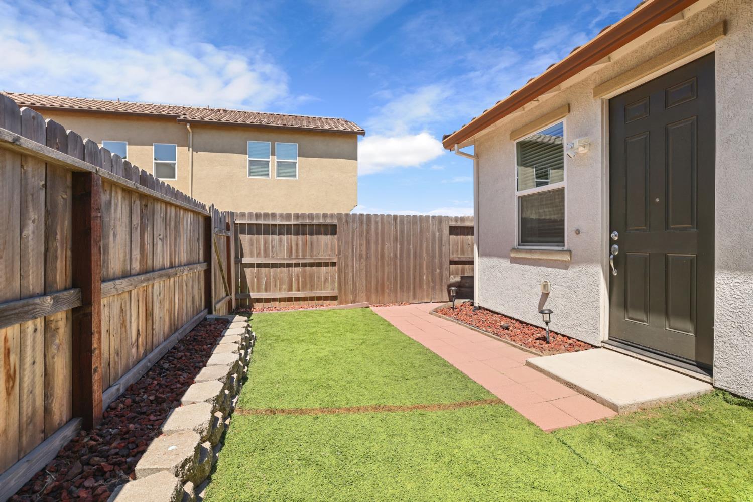1457 W Woodward Ave, Manteca, CA 95337