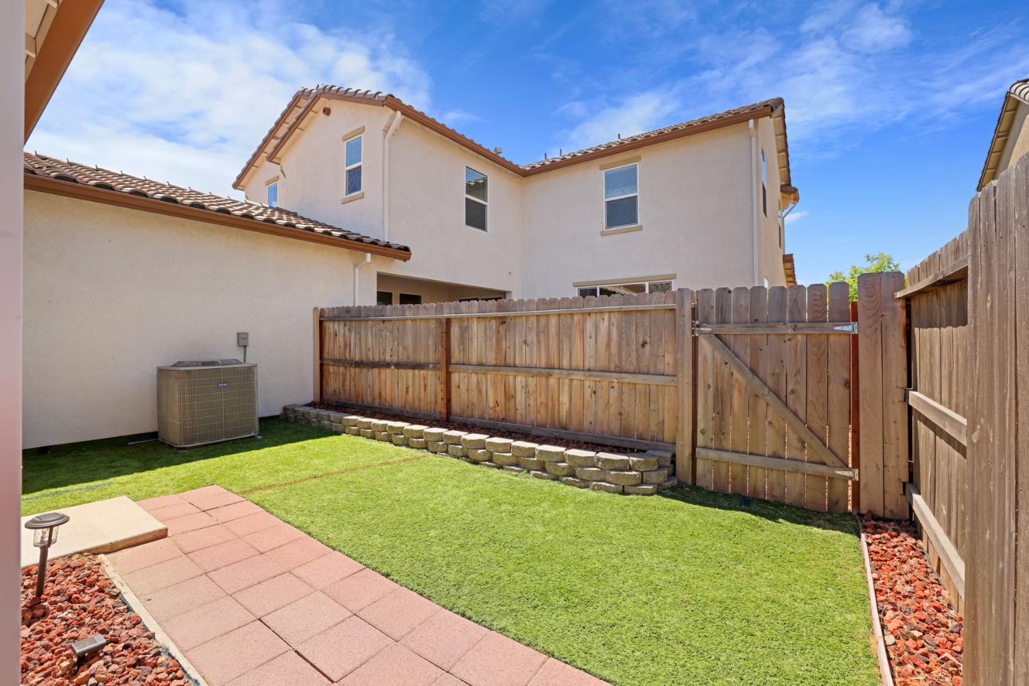 1457 W Woodward Ave, Manteca, CA 95337