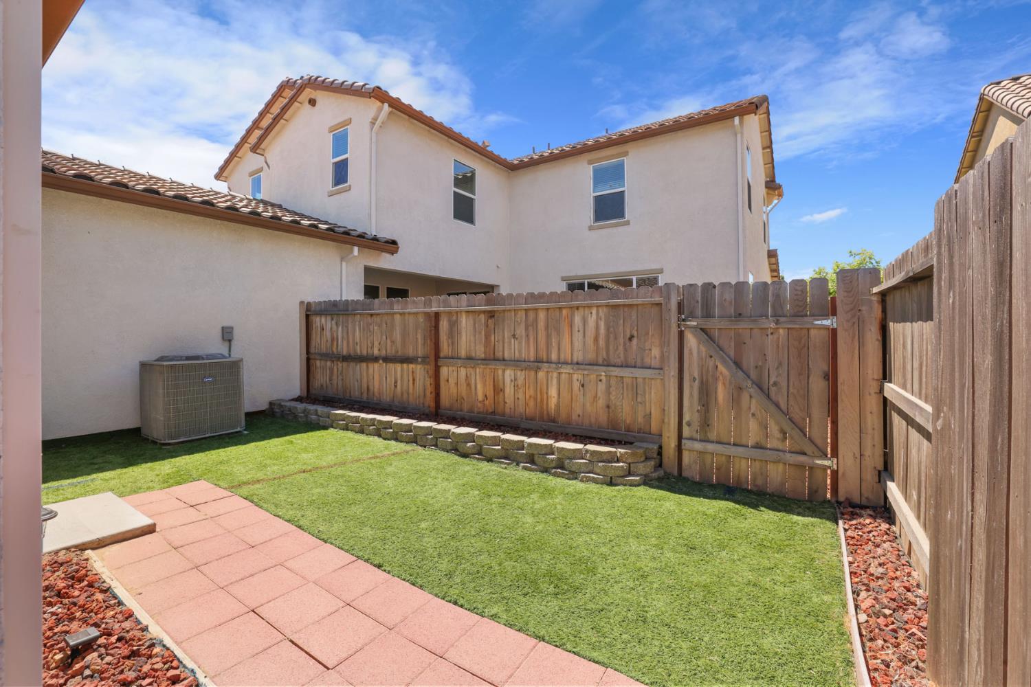 1457 W Woodward Ave, Manteca, CA 95337