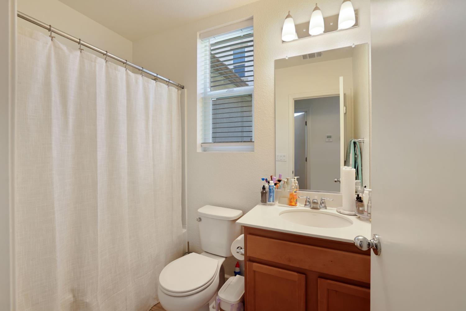 1457 W Woodward Ave, Manteca, CA 95337