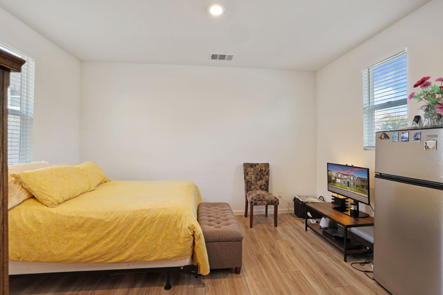 1457 W Woodward Ave, Manteca, CA 95337