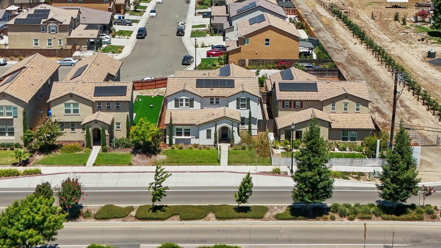 1457 W Woodward Ave, Manteca, CA 95337
