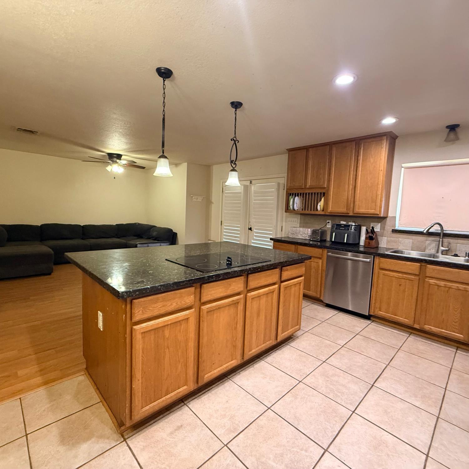 728 Agate Ave, Manteca, CA 95336