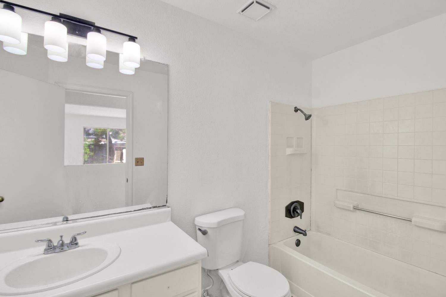 1925 Central Park Way, Ceres, CA 95351