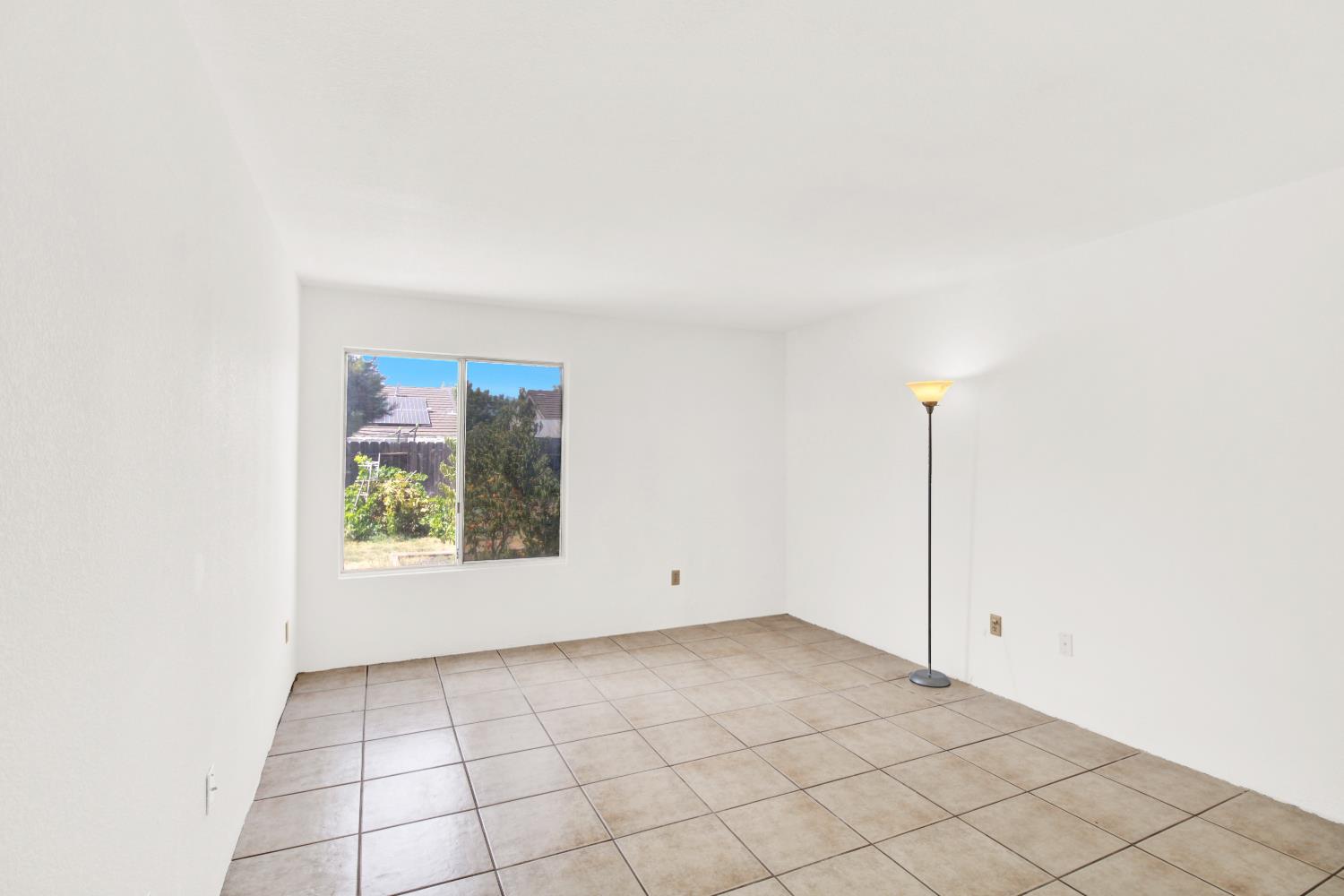 1925 Central Park Way, Ceres, CA 95351