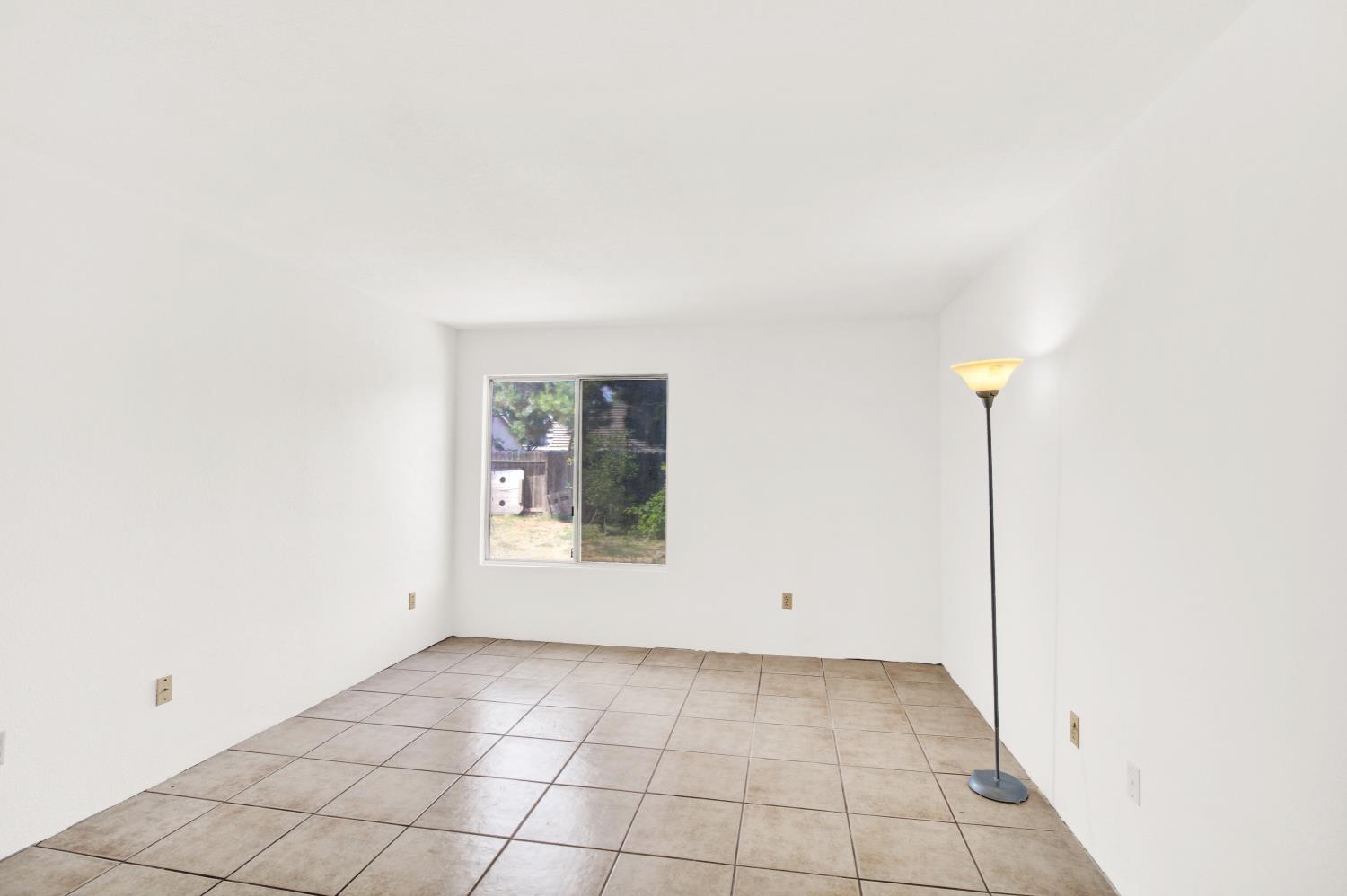 1925 Central Park Way, Ceres, CA 95351