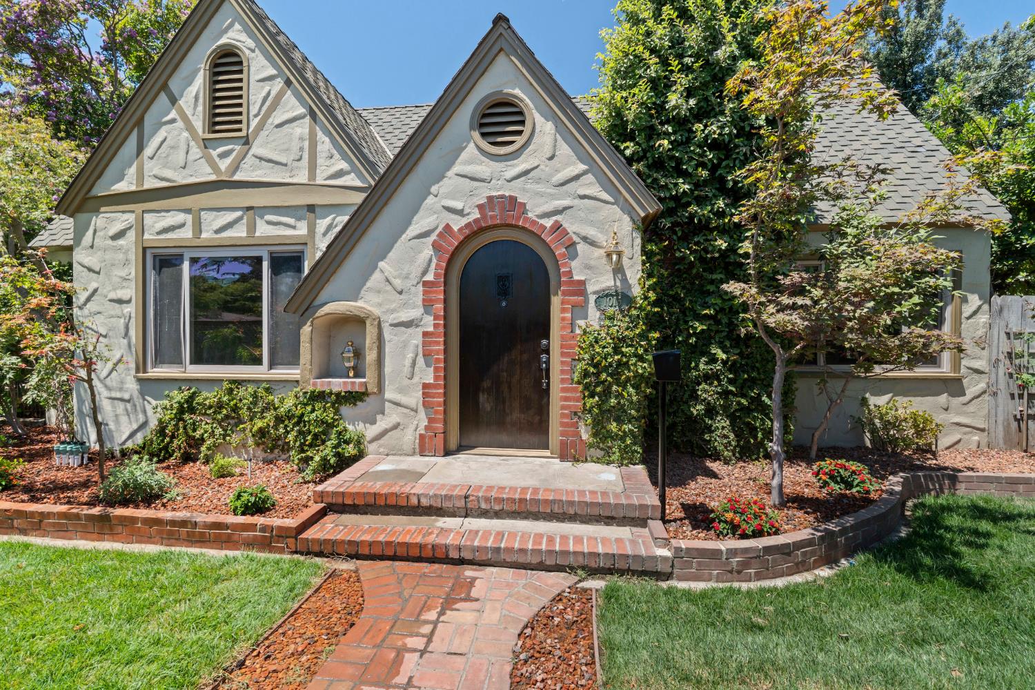 1015 College Ave, Modesto, CA 95350