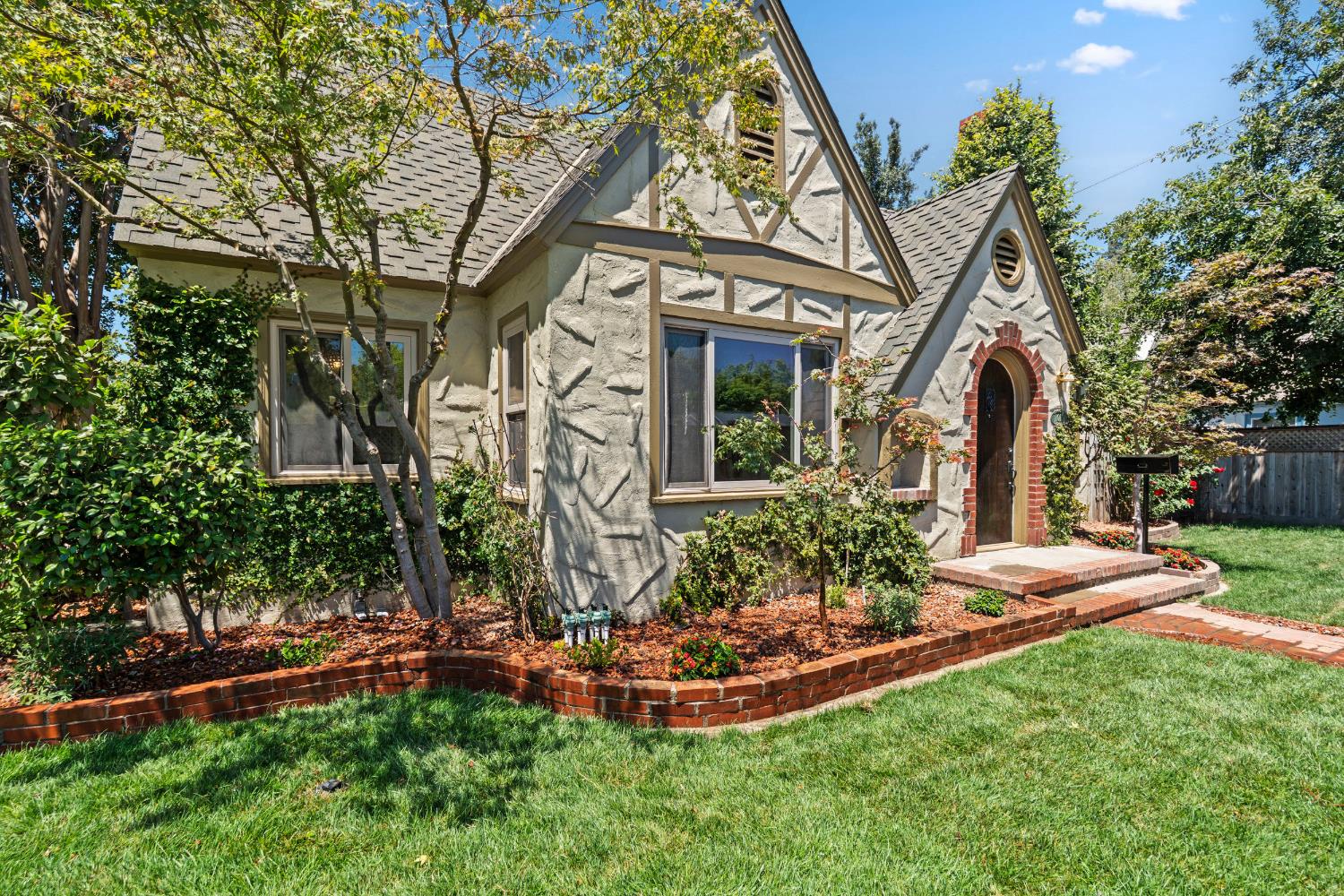 1015 College Ave, Modesto, CA 95350
