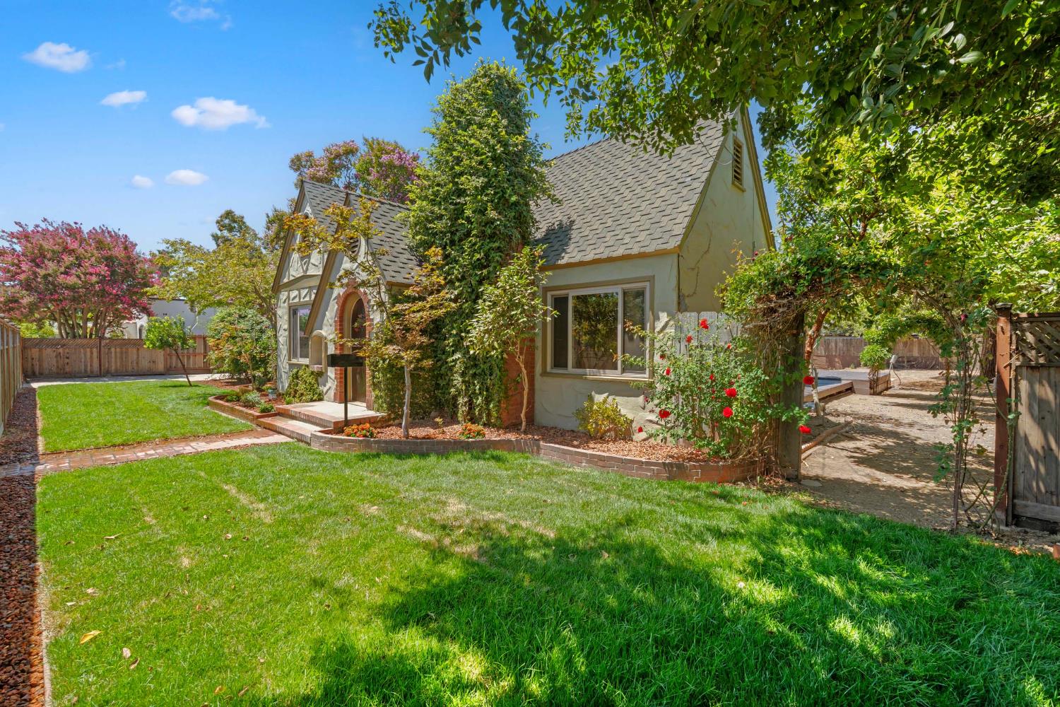 1015 College Ave, Modesto, CA 95350
