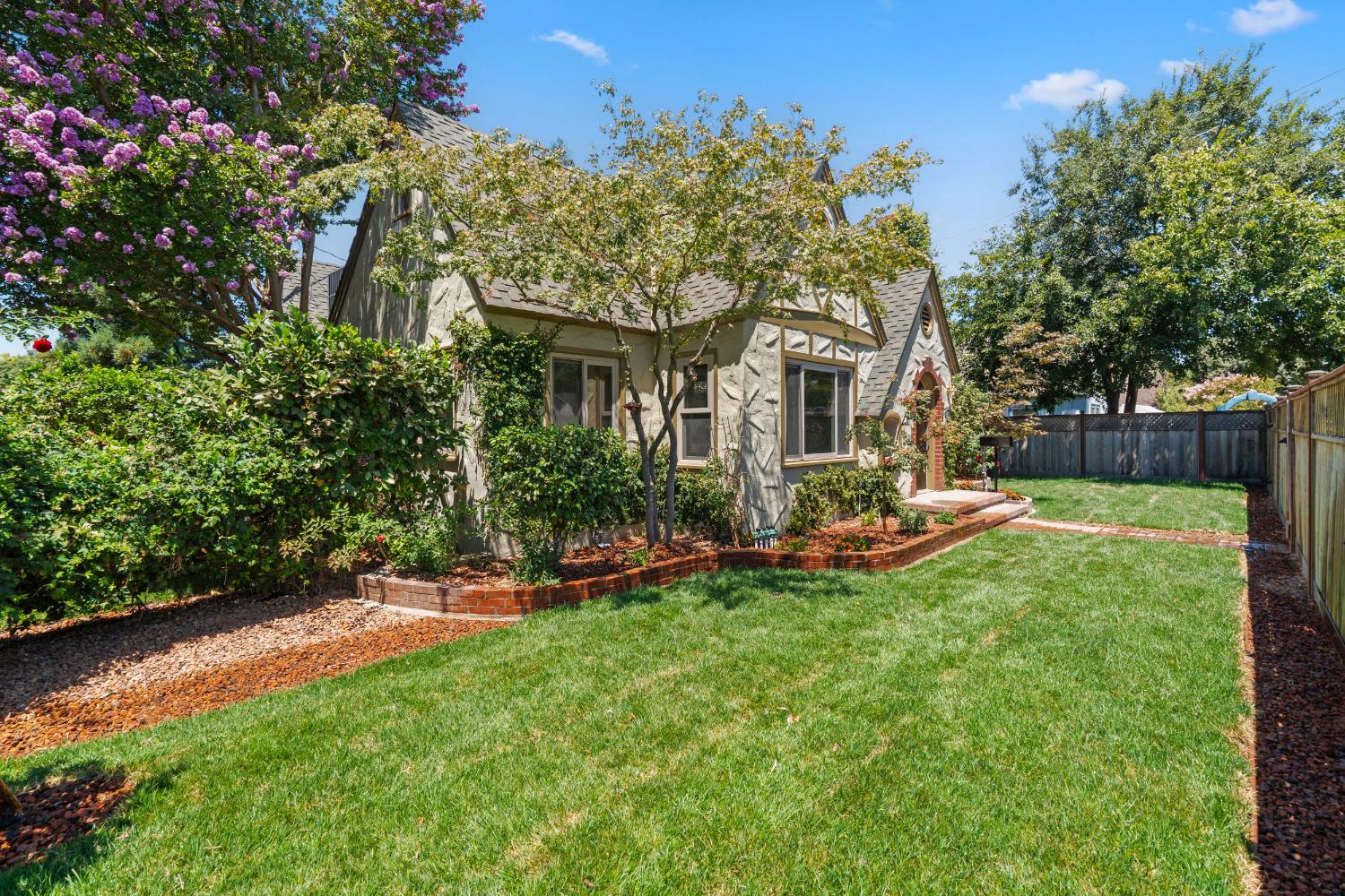 1015 College Ave, Modesto, CA 95350