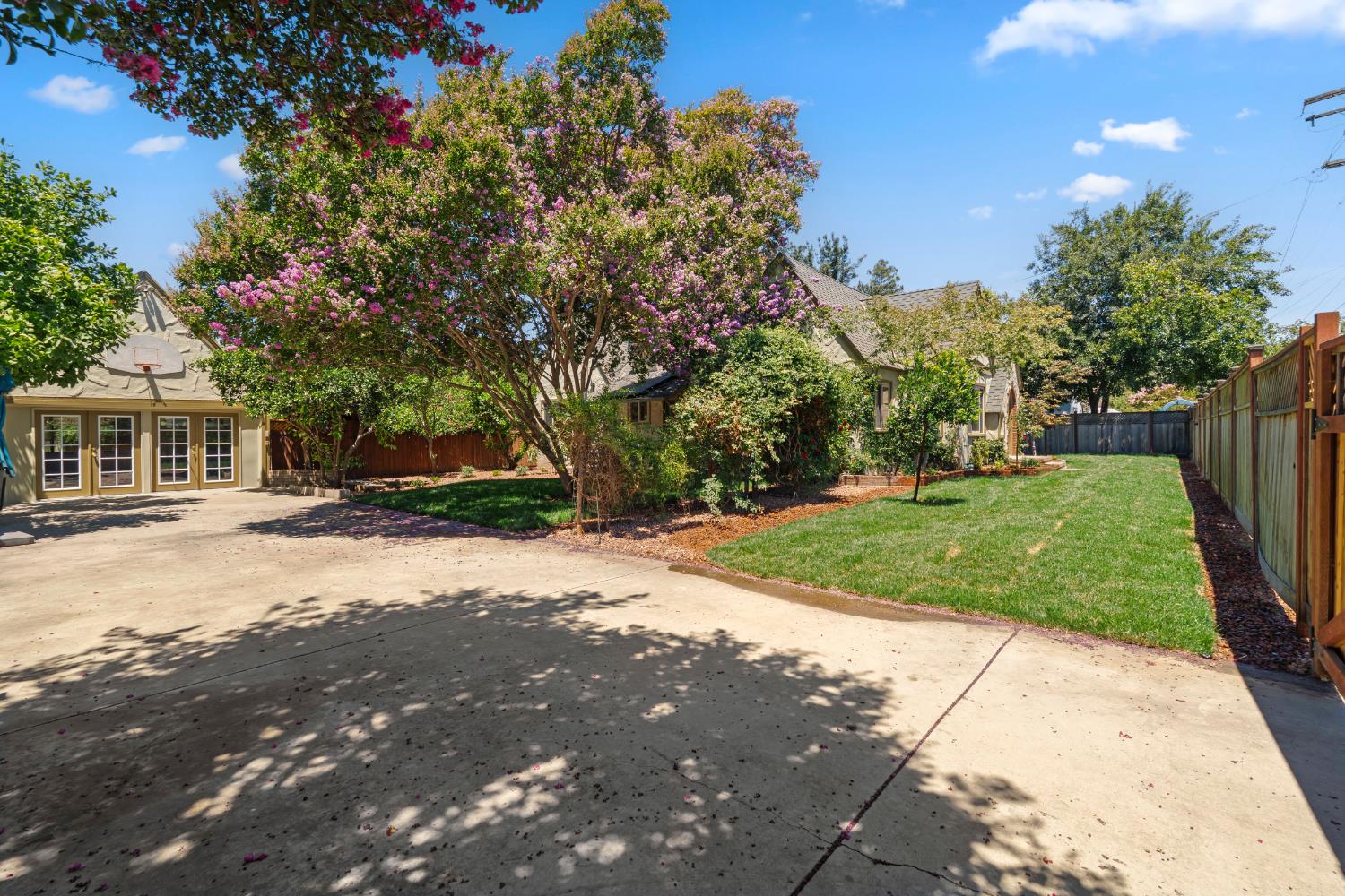 1015 College Ave, Modesto, CA 95350