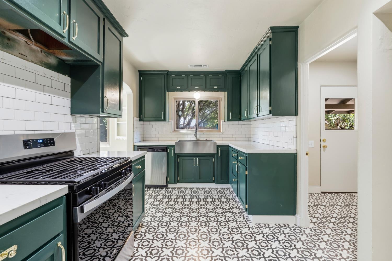 1015 College Ave, Modesto, CA 95350