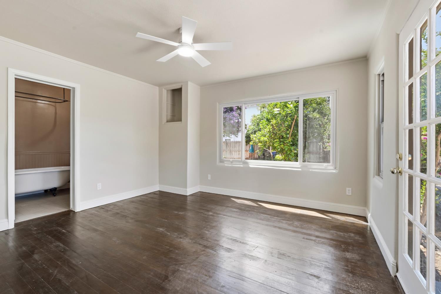 1015 College Ave, Modesto, CA 95350