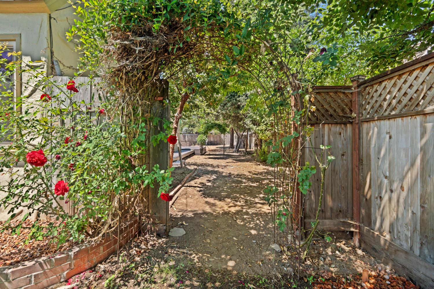 1015 College Ave, Modesto, CA 95350