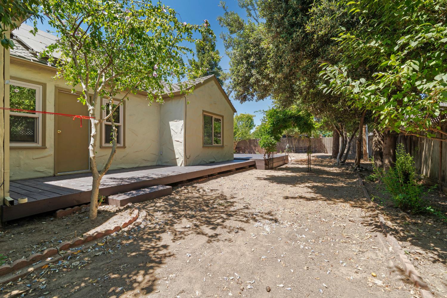 1015 College Ave, Modesto, CA 95350