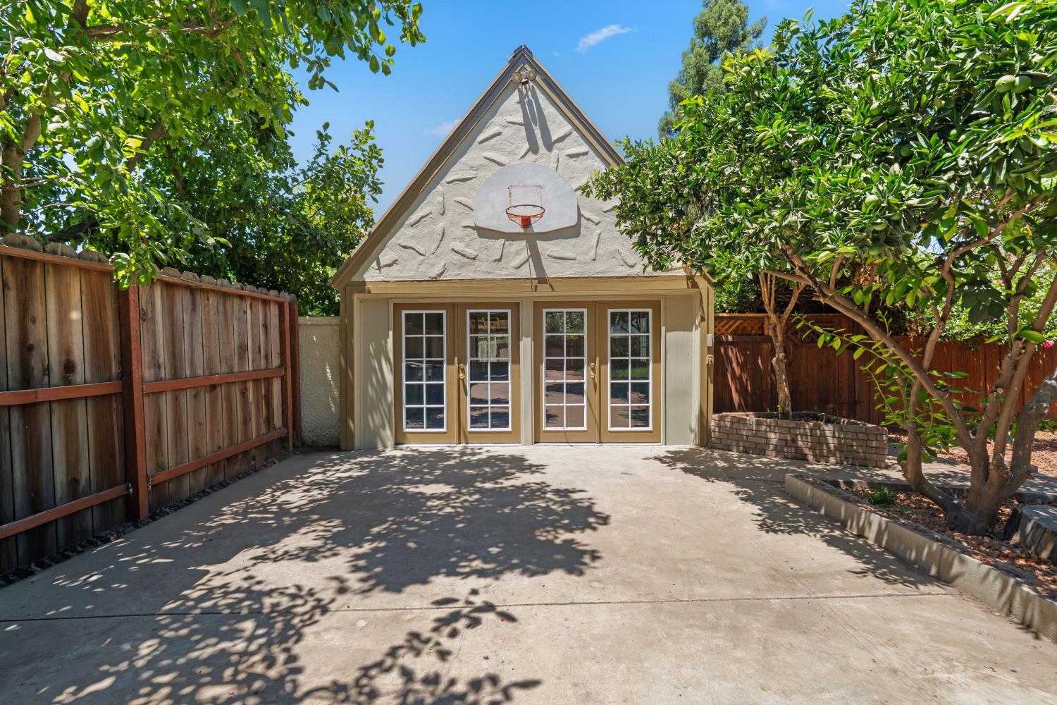 1015 College Ave, Modesto, CA 95350