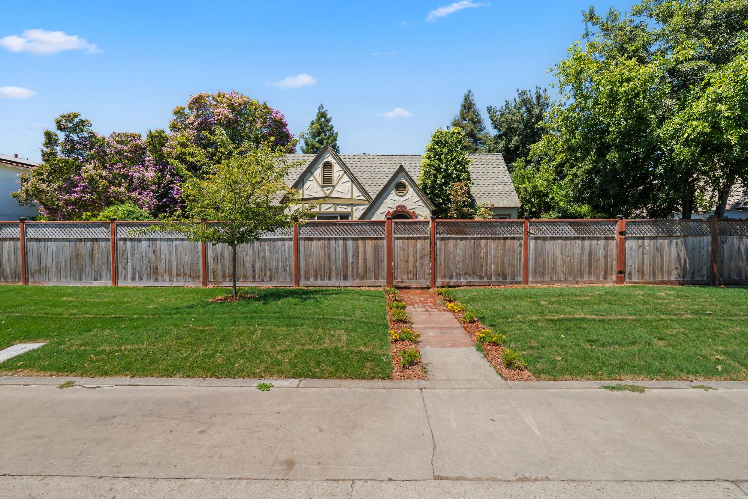 1015 College Ave, Modesto, CA 95350
