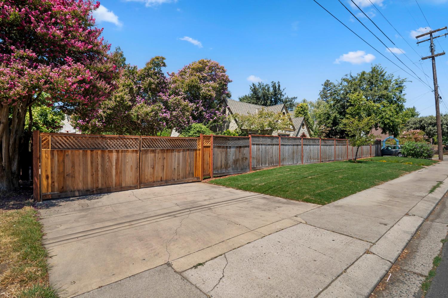 1015 College Ave, Modesto, CA 95350