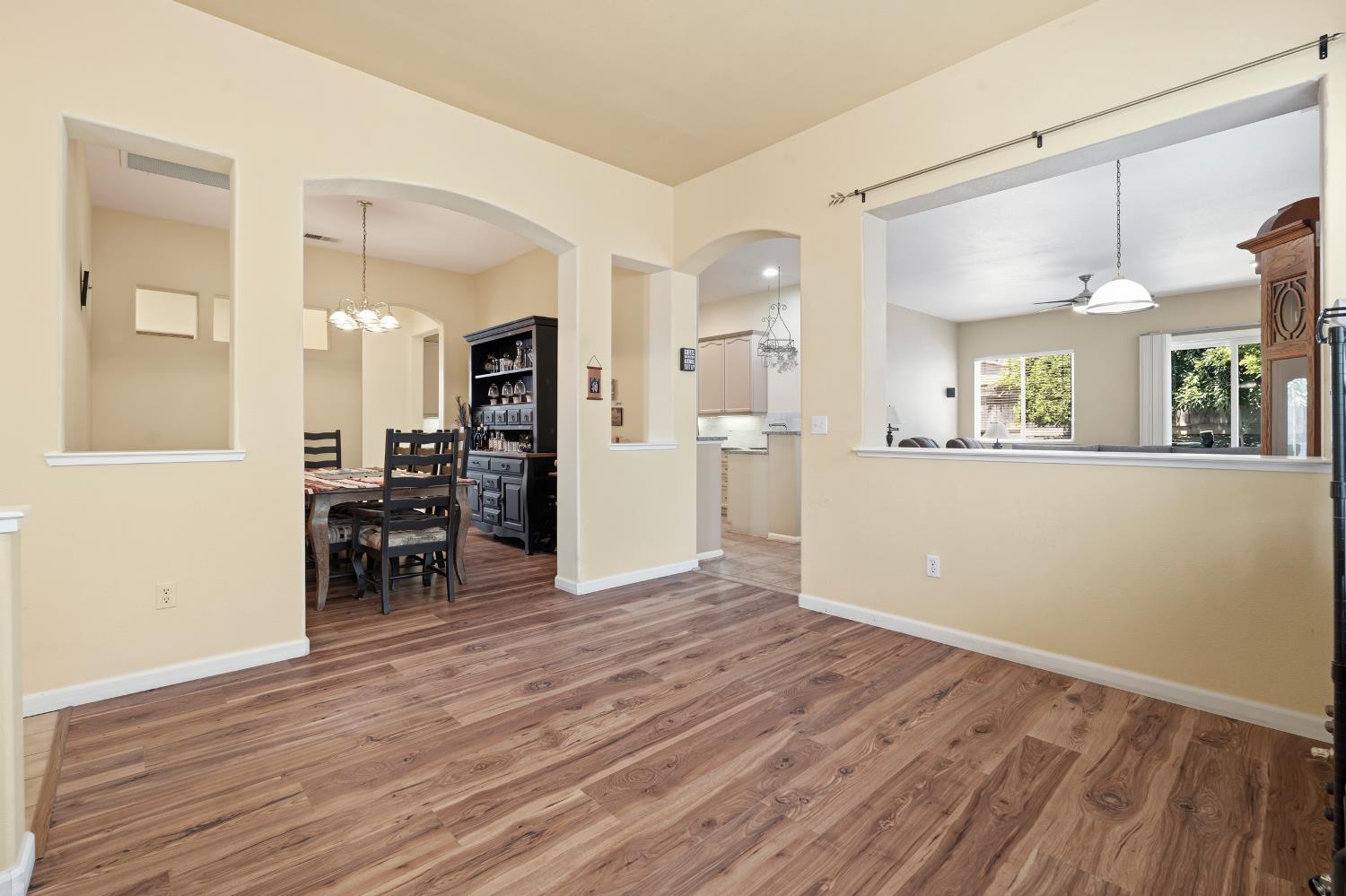 1442 Burchell Hill Dr, Oakdale, CA 95361