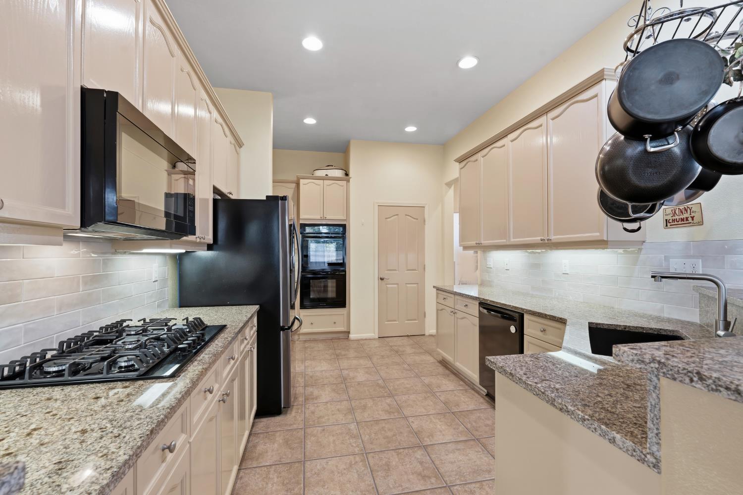 1442 Burchell Hill Dr, Oakdale, CA 95361