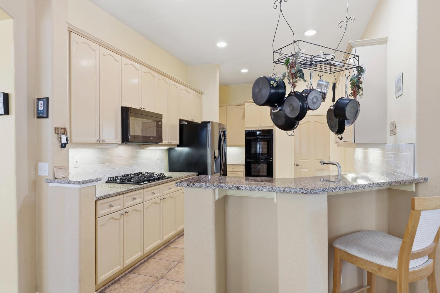 1442 Burchell Hill Dr, Oakdale, CA 95361