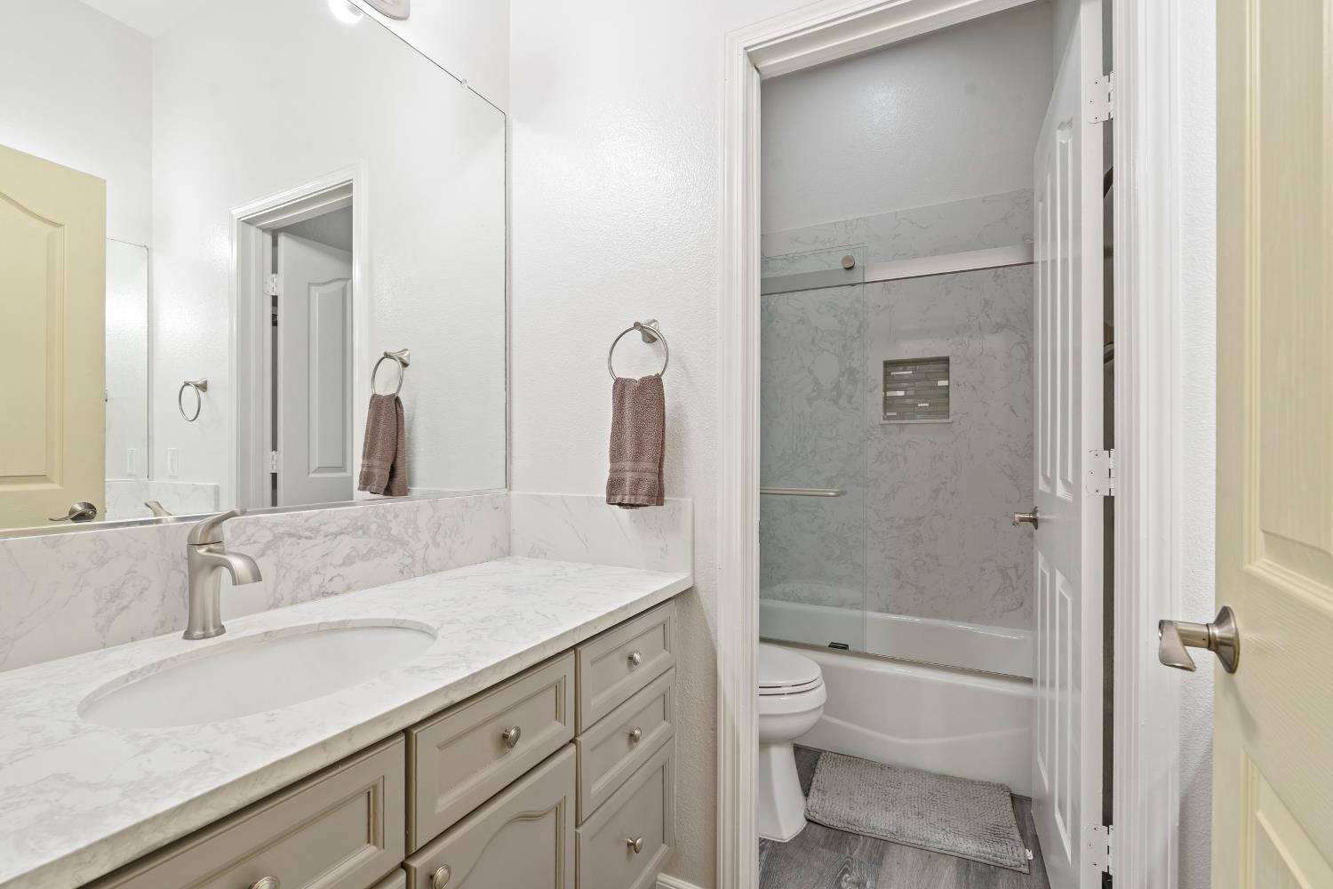 1442 Burchell Hill Dr, Oakdale, CA 95361