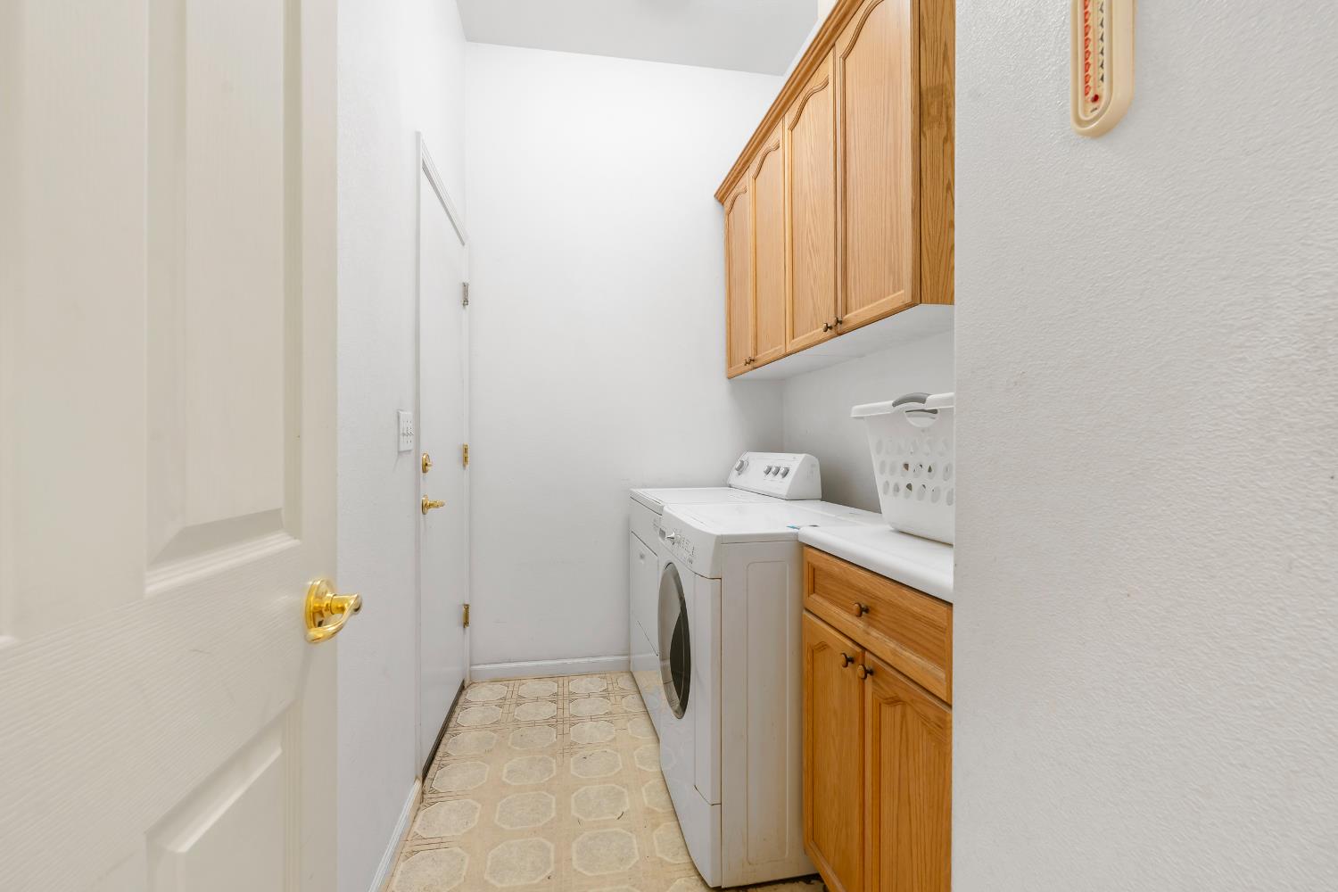 1442 Burchell Hill Dr, Oakdale, CA 95361